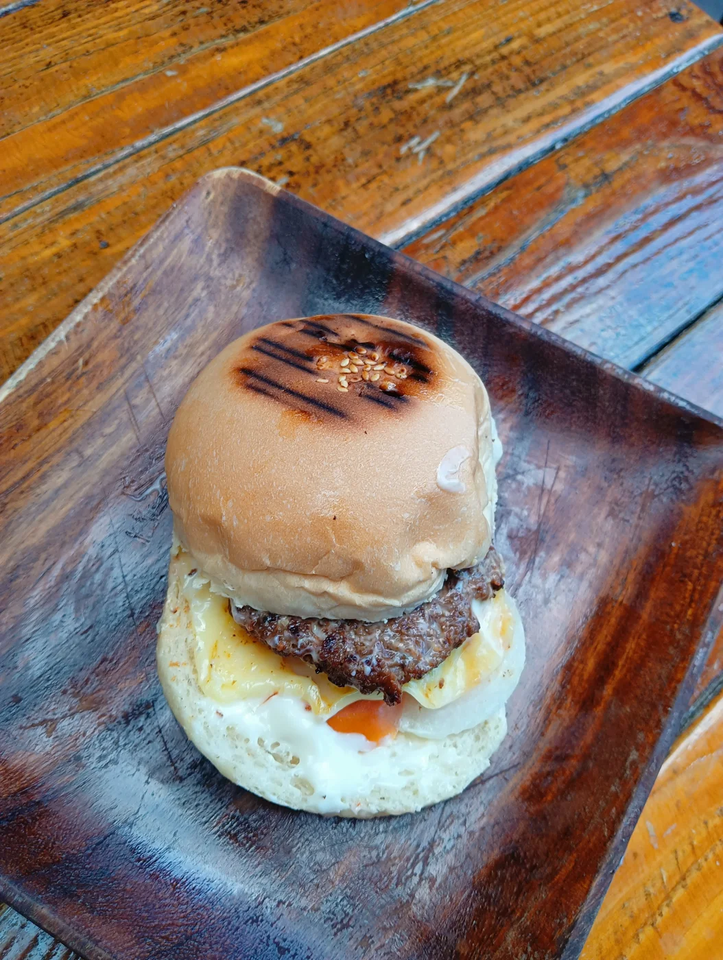 Lewie’s Café burger