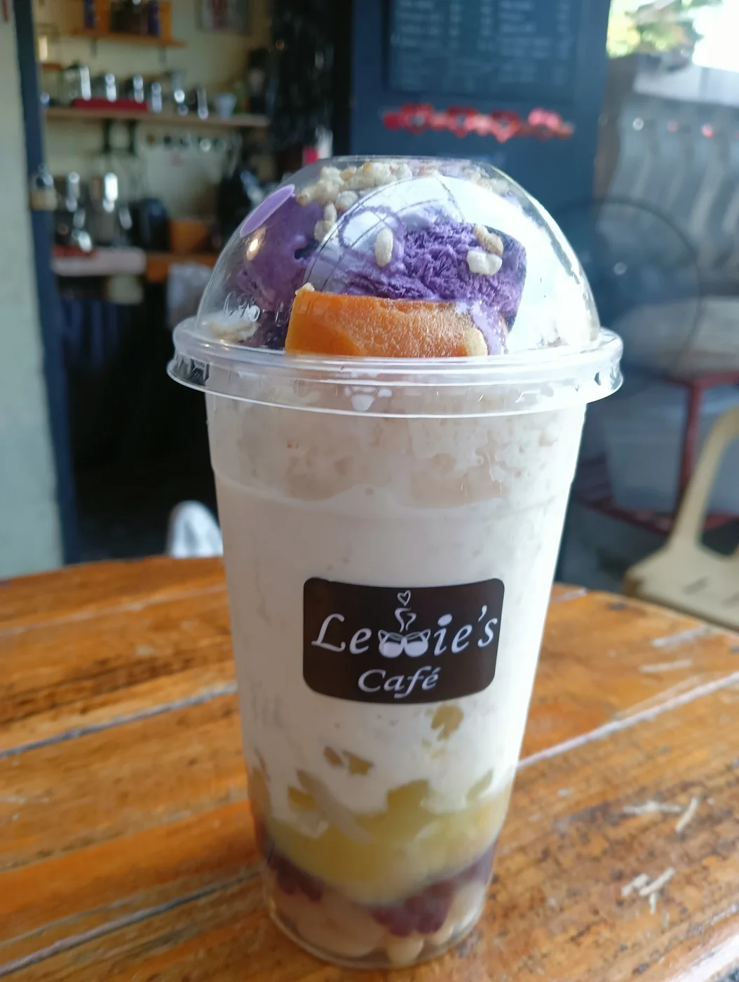 Lewie’s Café halo