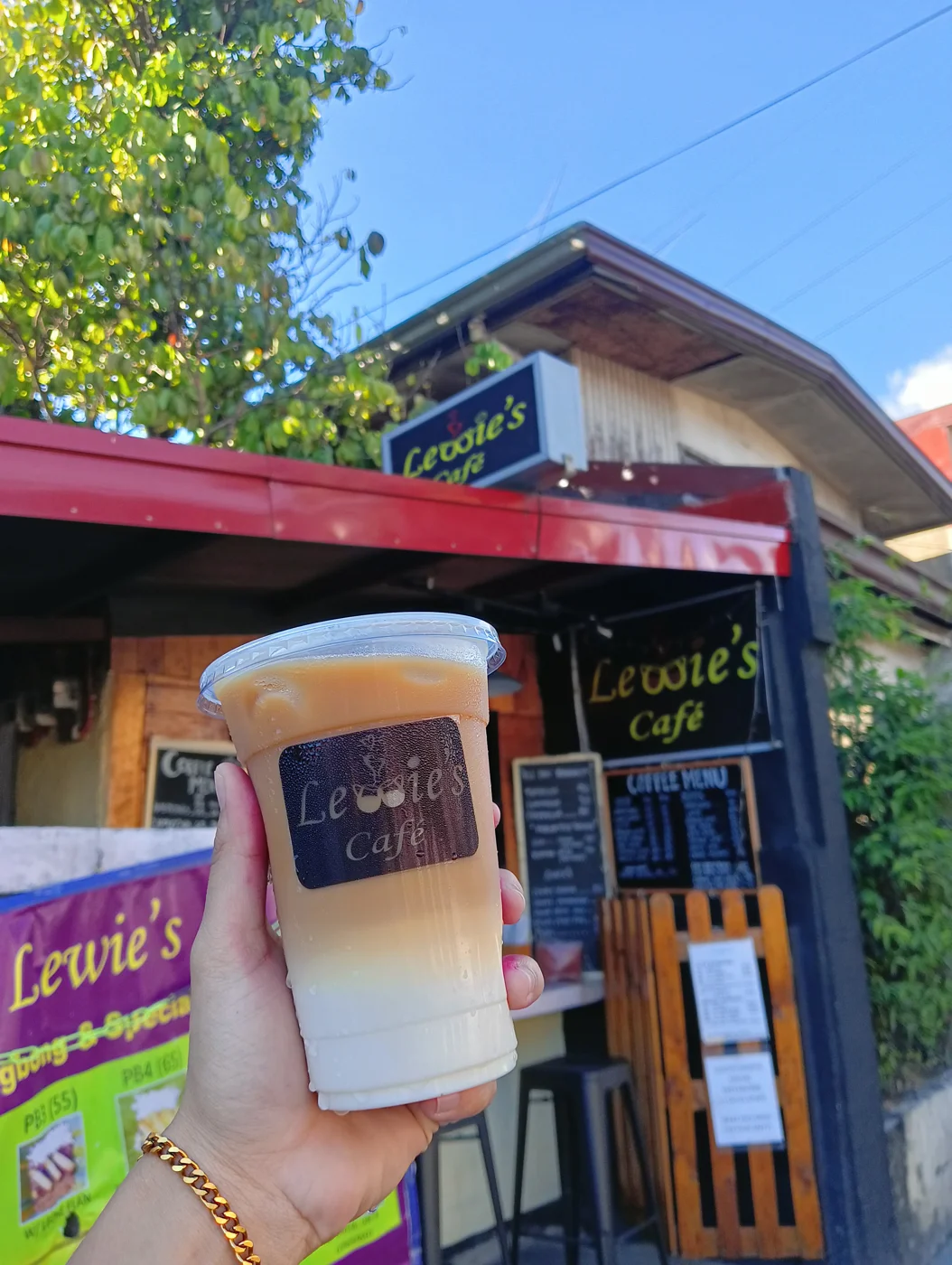 Lewie’s Café iced latte